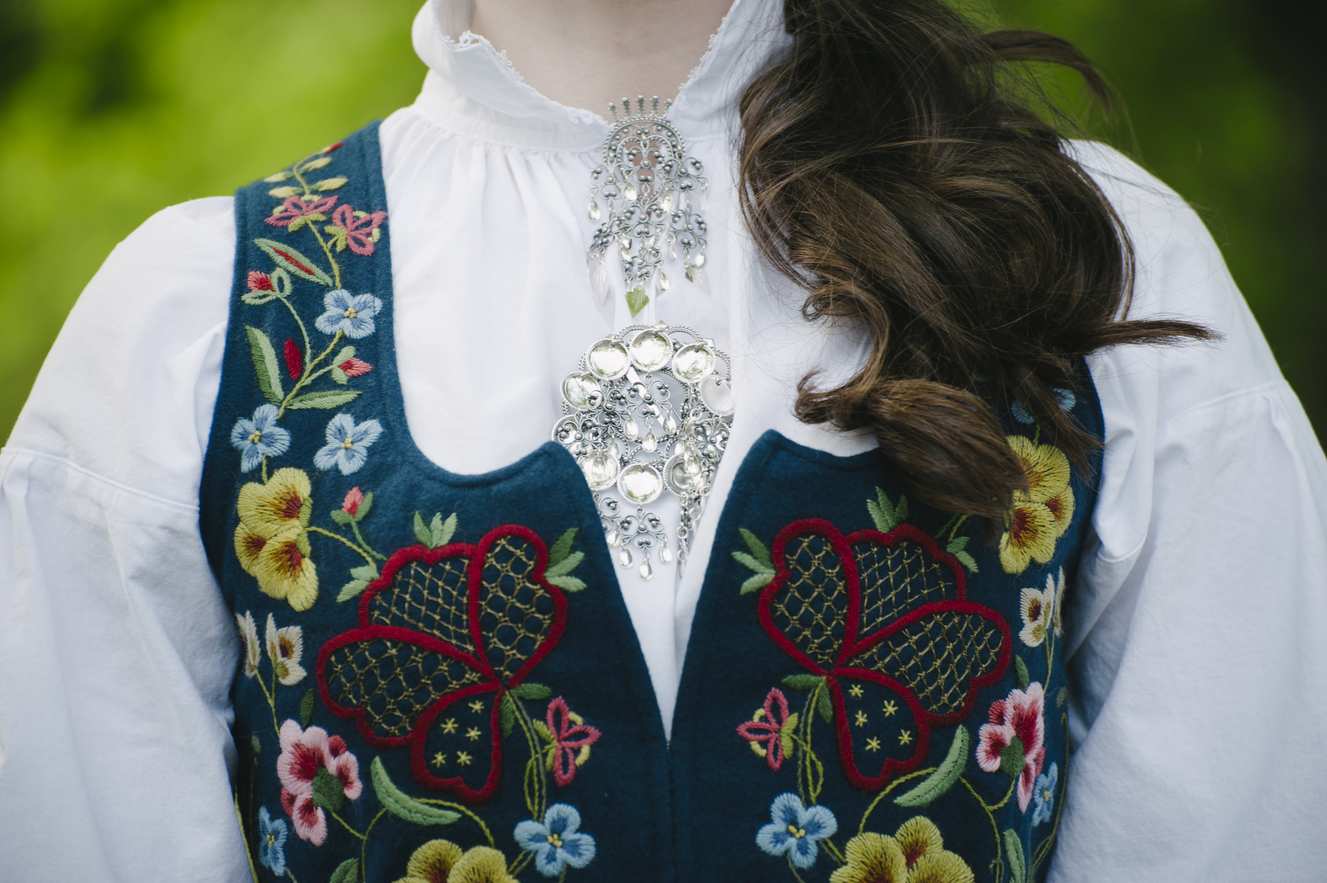 Nærbilde av et bunadsliv